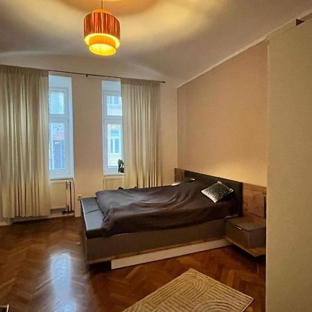 Appartamento Spacious City Flat With Courtyard Košice Esterno foto