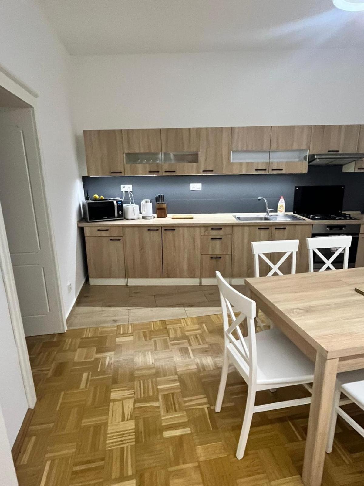 Appartamento Spacious City Flat With Courtyard Košice Esterno foto