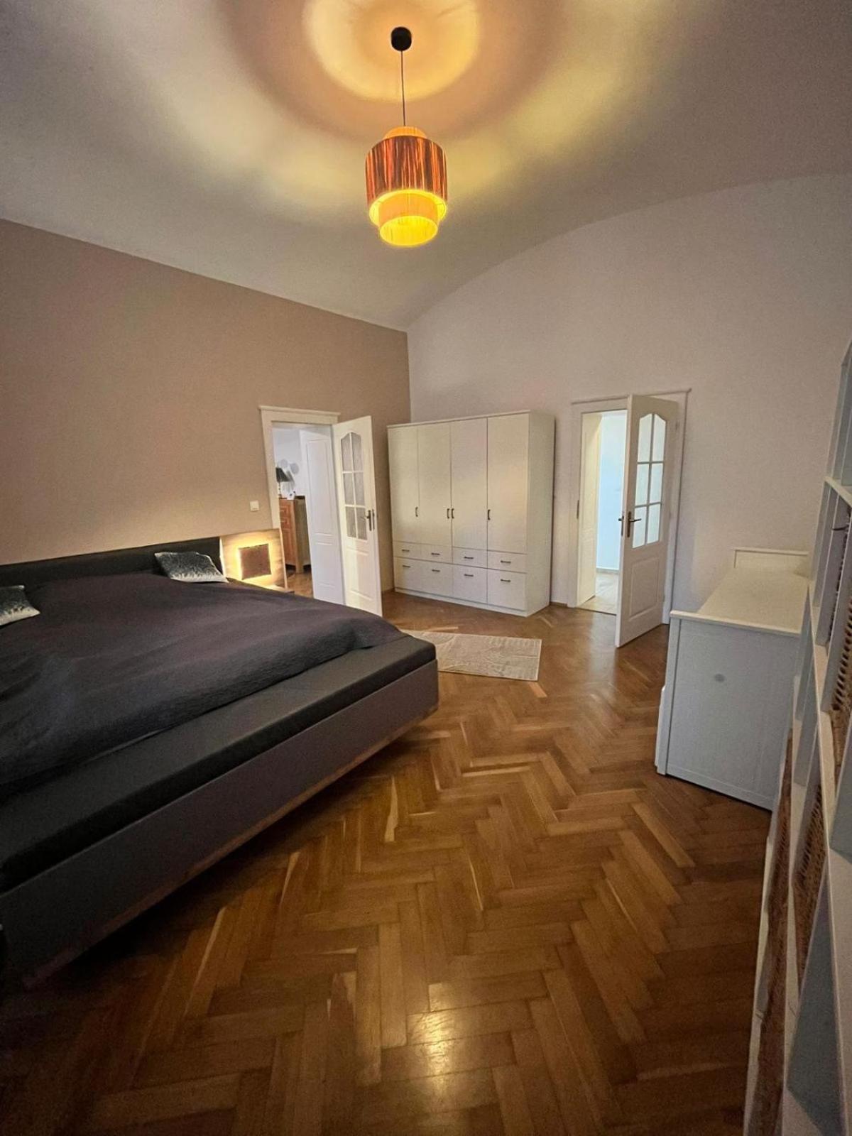 Appartamento Spacious City Flat With Courtyard Košice Esterno foto