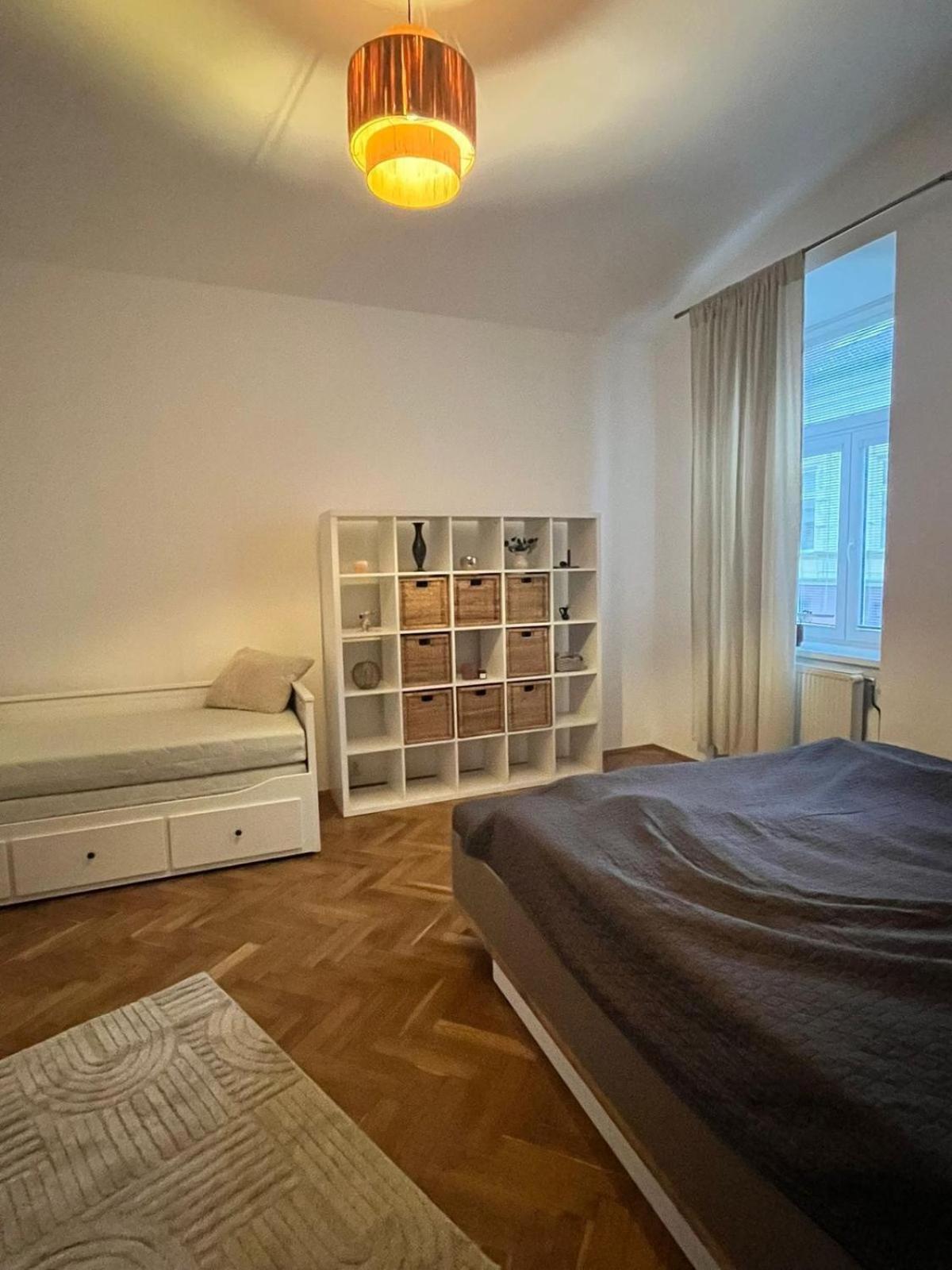 Appartamento Spacious City Flat With Courtyard Košice Esterno foto