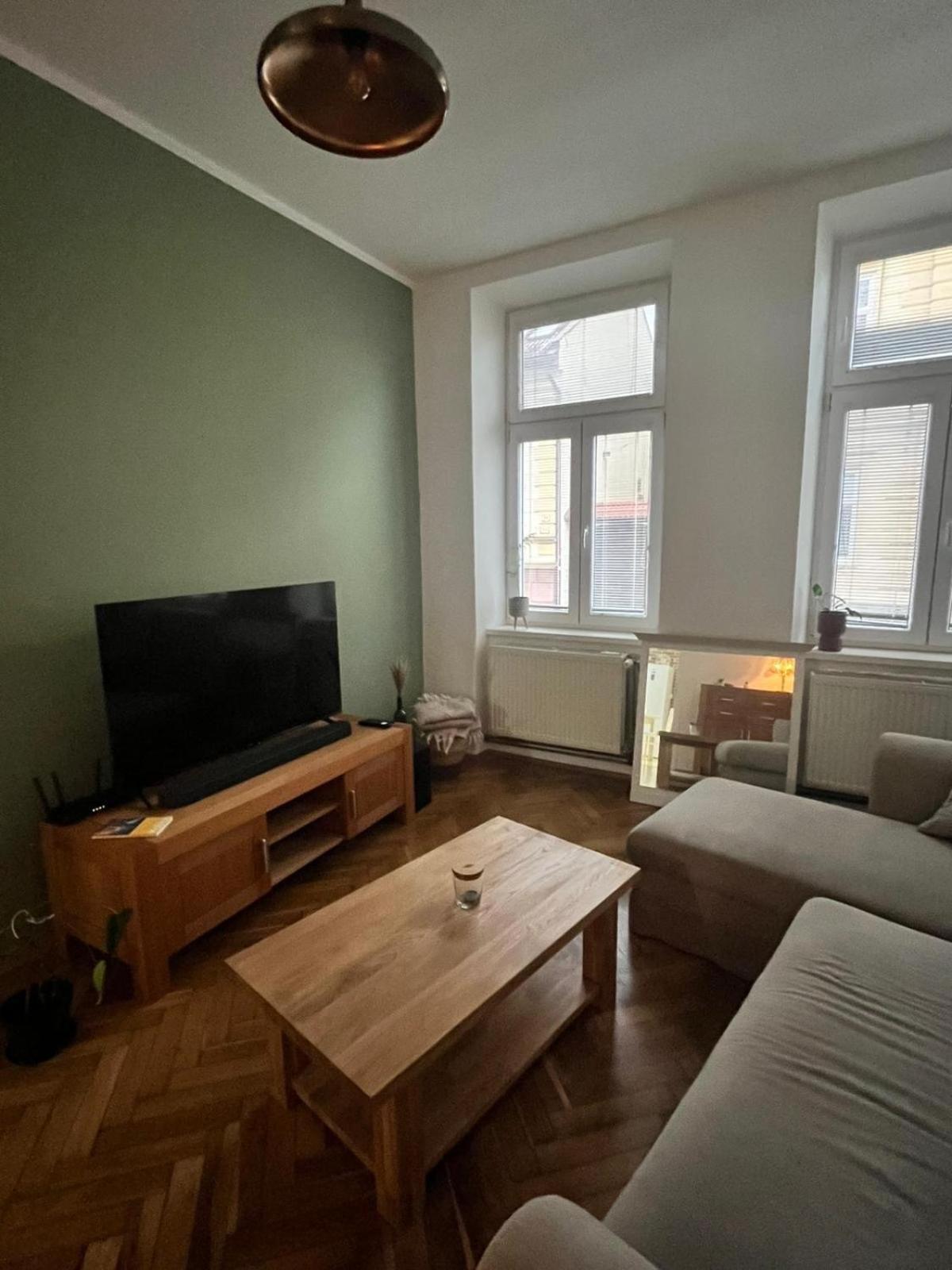 Appartamento Spacious City Flat With Courtyard Košice Esterno foto