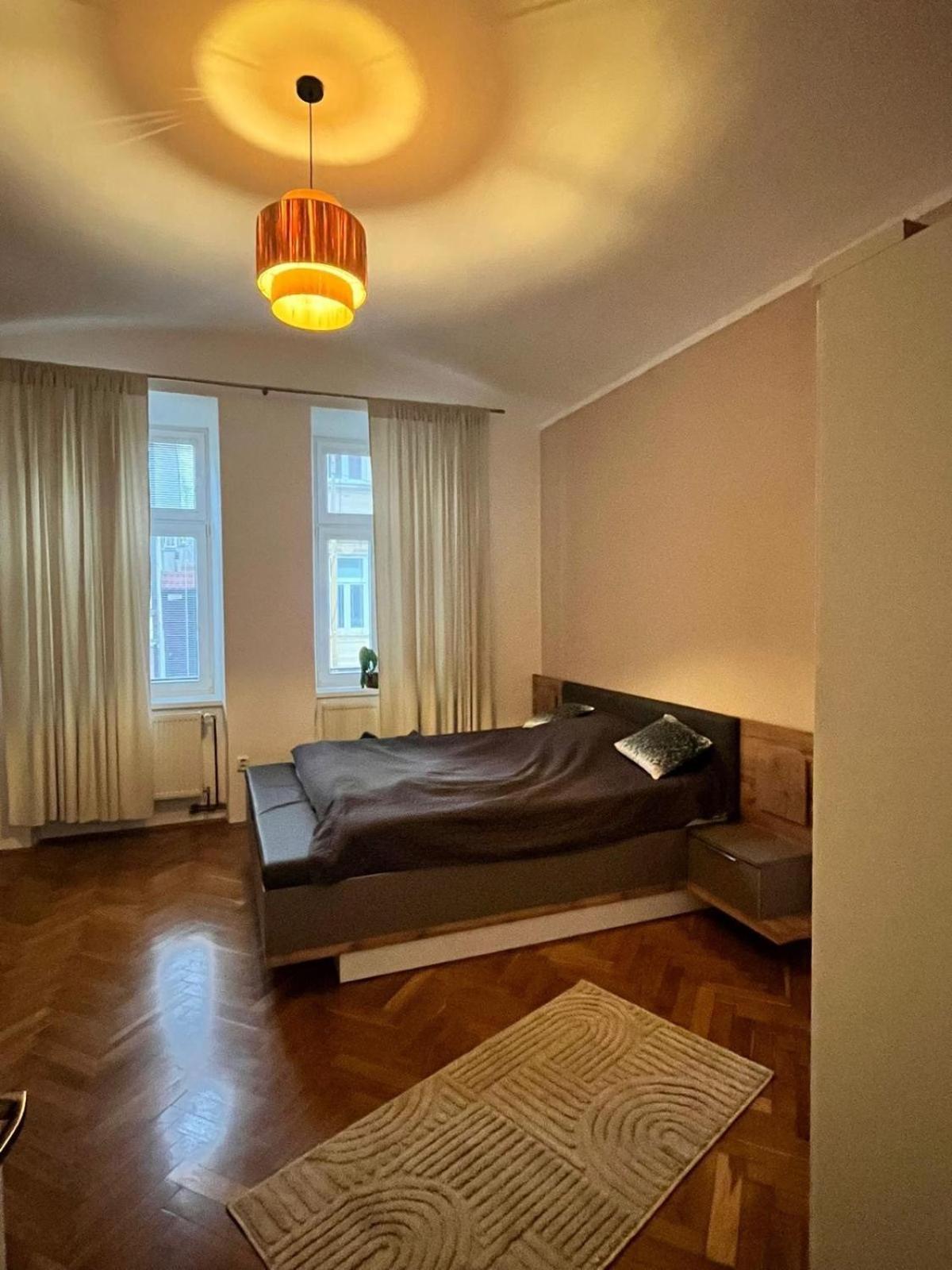 Appartamento Spacious City Flat With Courtyard Košice Esterno foto